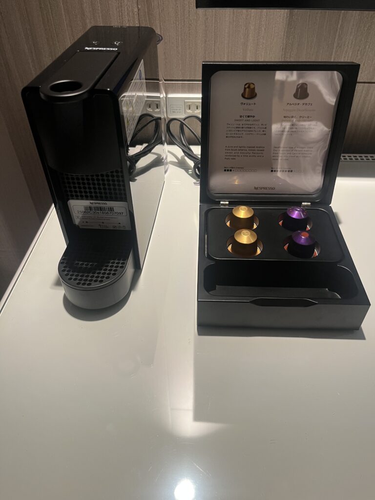 東京マリオットホテル　ミニバーコーナー　ネスプレッソマシン