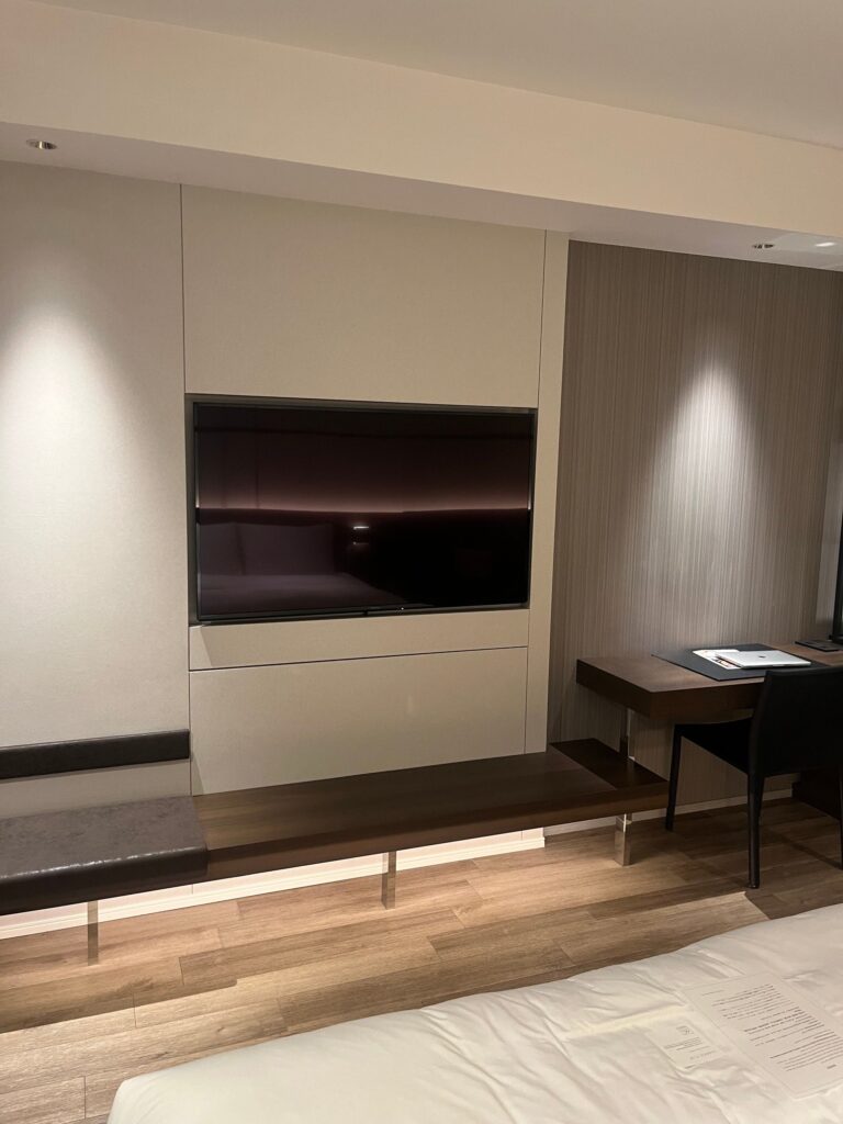 正面テレビ
